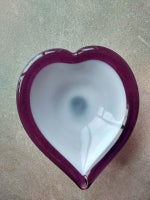 Hjerteformet lille skål, eller som pyntegenstand.