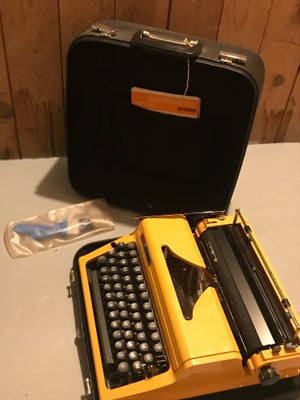 Skrivemaskine, Erika skrivemaskine i original kuffert med div, Original Super velholdt gul skrivemas