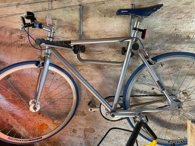 Herrecykel,  andet mærke Fixie, 55 cm stel, 1 gear, 

Fixie cykel købt i T-Hansen for 2000, er kun b