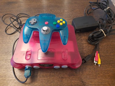 Nintendo 64, Watermelon Red Nintendo 64 med ice blue controller med god styrepind.

Der medfølger se