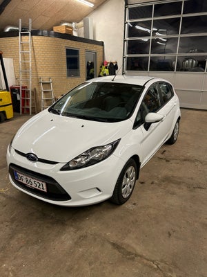 Ford Fiesta, 1,25 60 Ambiente, Benzin, 2010, km 160000, hvid, træk, nysynet, aircondition, ABS, airb