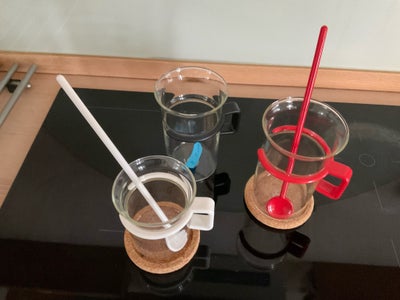 Glas, Kaffe/gløgg glas, Bodum, 6 stk 12 cm høje glas med 5 røde håndtag og 1 sort
9 lave 9 cm høje g