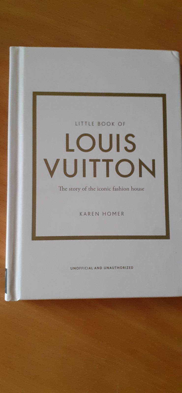 TITLE : Little Book of Louis Vuitton ISBN : 9781787397415 AUTHOR : Karen  Homer COVER :…