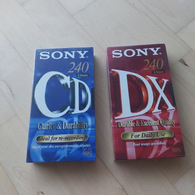 Tilbehør, Sony, Perfekt, Selling these two sealed VHS tapes as a bundle