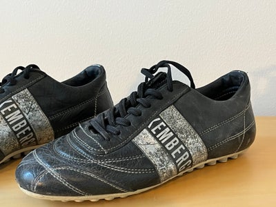 Sneakers, str. 38, BIKKEMBERG,  Sort med sølv,  Skind,  Næsten som ny, BIKKEMBERG SNEAKERS
Skønne, r