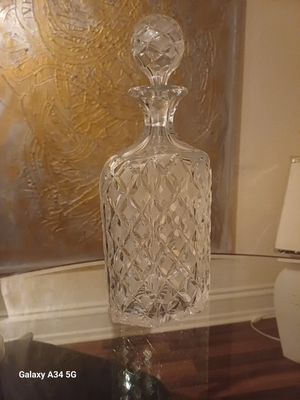 Glas, Whisky flaske krystal, Ceskci krystal, Smuk karaffel i krystal 
Vintage 
28 cm høj 
I pæn stan