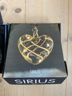 Sirius, Glashjerte med lys. 2 stk haves.

8 cm

Prisen er pr. stk