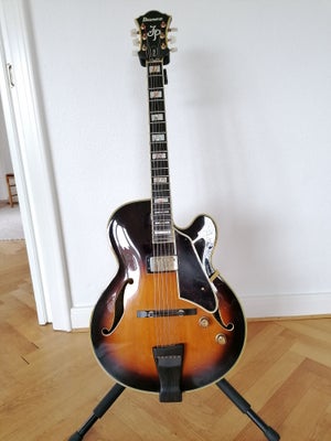 Jazzguitar, Ibanez JP20, (Joe Pass Signature Model) fra 1980.
Brugt, men i fin stand. En lille laksk
