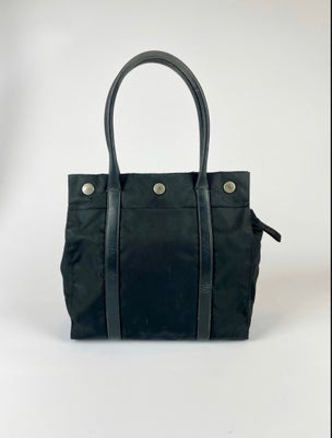 Festtaske, Prada, nylon, Prada håndtaske 

God stand - dog tegn på brug 

Størrelse 
26 x 28 x 12
