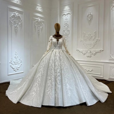 Brudekjole, Føl dig som en prinsesse i denne smukke kjole ned mange detaljer 