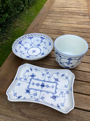 Porcelæn, Skål, fad, urtepotteskjuler, Royal Copenhagen, Musselmalet porcelæn sælges ??

Det rektang
