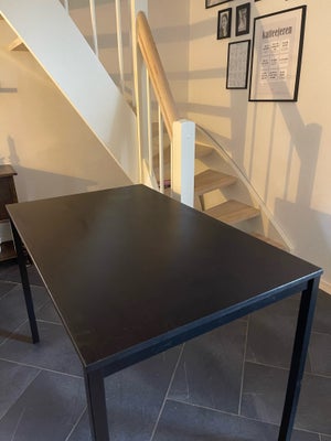 Spisebord, Ikea, b: 67 l: 110, Super fint sort bord fra IKEA, måler 67x110cm 

Fejler intet 

Kan af