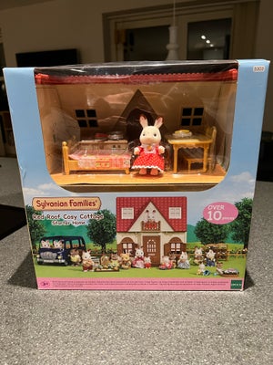 Dukkehus, Sylvanian Families, Hent nyt. Hus med møbler. 
Ny pris kr 409,-. Nu kr 250,-.