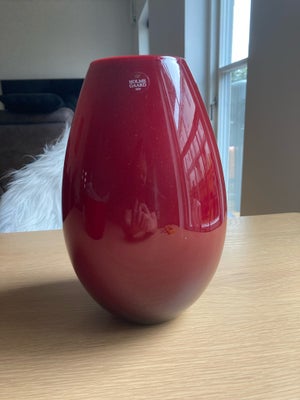 Vase, Holmegaard Cocoon, Rigtig flot rød glasvase. Ingen skår eller mærker, står som ny. 26 cm høj. 