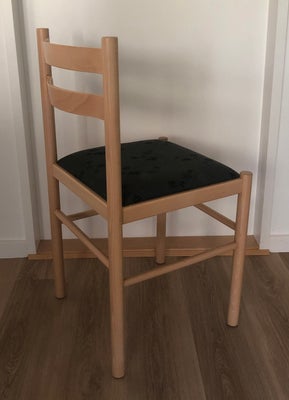 Spisebordsstol, Bøg, Pæn og velholdt stol i lakeret bøg.

God polstring og siddekomfort.