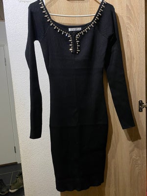 Festkjole, Elisa.M by May, str. One size,  Ubrugt, 
Sælger denne flotte kjole
Har aldrig været brugt