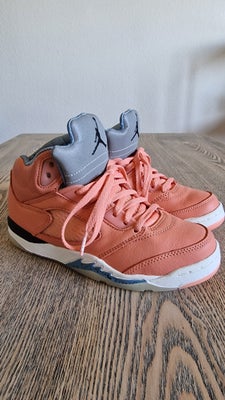 Sneakers, str. 33, Nike Jordan 5 Retro, unisex, DJ Khaled we the best crimson (PS)

Kun brugt 1 gang