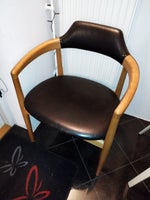 Armstol, træ, Formbøjet egetræ og sort læder på sæde
