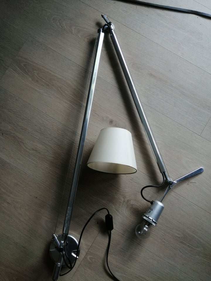 Artemide, Artemide Tolomeo, væglampe