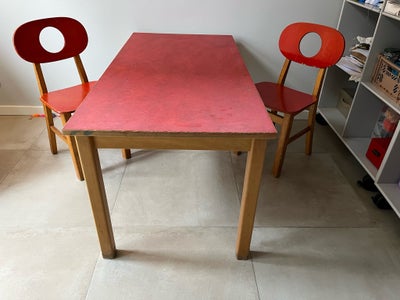 Bord/stolesæt, Rigtigt fint HUKIT juniorbord og stolesæt sælges. Er fra 1970erne og står originalt m