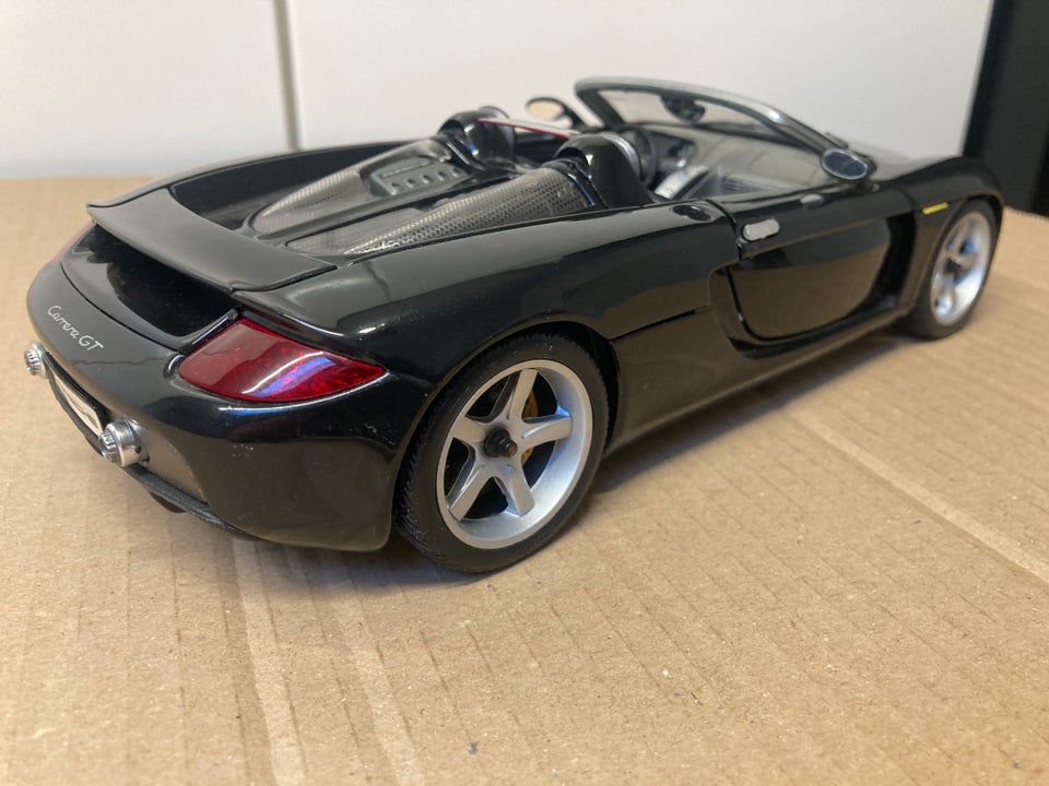 Modelbil, Porsche Carrera GT 1/18, skala 1:18