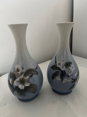 Porcelæn, Vaser, Royal Copenhagen,  To flotte intakte vaser fra Royal Copenhagen sælges samlet eller