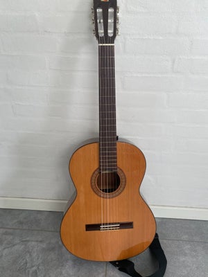 Klassisk, Alhambra 3C, Klassisk akustisk guitar fra Alhambra. Brugt - som ny. Kun en lille rids på t