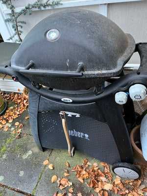 Gasgrill, Weber Q3000, Weber gasgrill Q3000 m. vogn. Nypris ca. 3.000 kr.
Skal have nyt brænderrørsæ