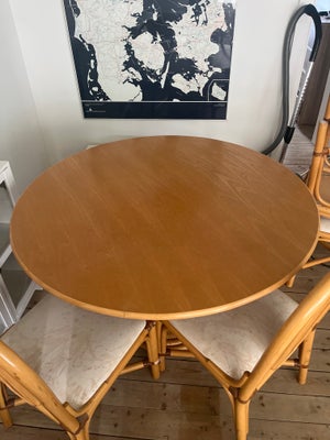 Spisebord m/stole, Bambus, Ukendt, Ø120 bord sælges sammen med 4 stk stole .

Fast pris 1500,-