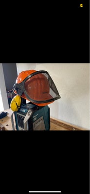 Sikkerhedshjelm m. både visir og høreværn, Kvalitets sikkerhedshjelm fra Makita sælges. Har metal-vi