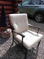 Lænestol, stof, Farstrup, 2 lænestole + skammel
Den ene lænestol er venstre armlæn beskadiget, så de