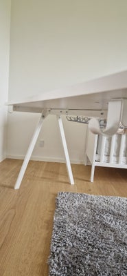 Skrivebord, IKEA TROTTEN, b: 160 d: 80 h: 75, https://www.ikea.com/dk/da/p/trotten-skrivebord-hvid-s