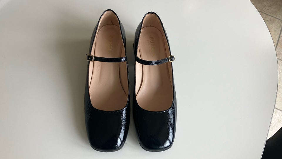 Ballerinasko, str. 38, Bukela - Twiggy Pump - lak black