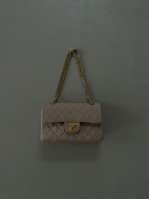 Crossbody, Chanel, uld, Absolut fineste Chanel small 2.55 classic flapbag.
Den skal renses og kan bl