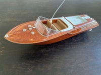 Fjernstyret båd, Dickie Toys Bella Luisa / Riva style,