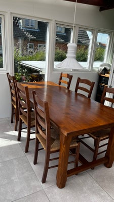 Anden arkitekt, spisebord m. stole, Ilva, Massivt solidt bord med stole , købt i Ilva for en del år 