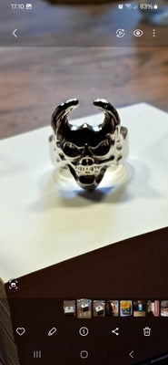 Ring, sølv, Herre ring ny massiv skull ring 
925 sølv
Str 68
23 gr