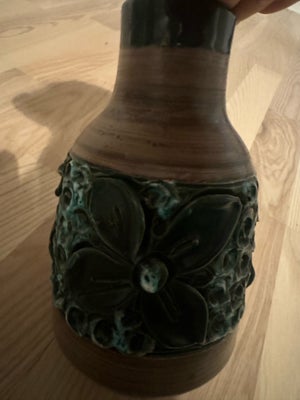 Keramik, Vase,  Ukendt, Sælger den fine vase for kun 50kr den  måler 19 cm i højde 11 cm i bunden og