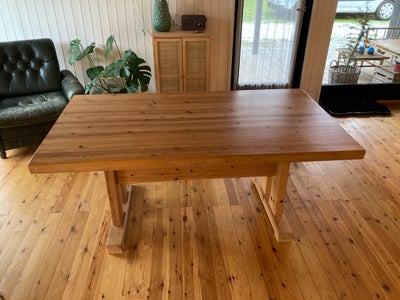 Spisebord, Fyrretræ , Shaker bord, b: 90 l: 160, 72 høj. OK stand. Afhentes i Søborg efter aftale. F