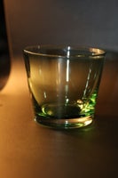 1 grøntonet glas gives væk.

Vandglas, fyrfadss...