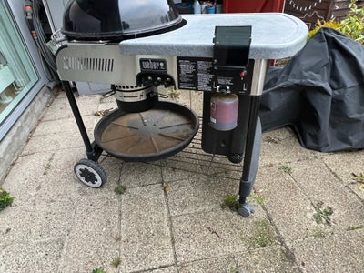 Kuglegrill, Weber Performer, Ændre grill med bord kulspand, bakke til vask/rens af rist, samt kulbak