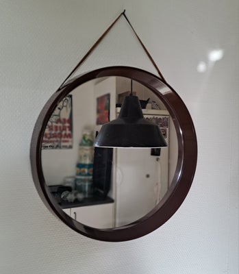 Vægspejl, Brunt spejl fra Termotex
Læder strop 
Lille afslag på den en side, ses ikke når den hænger