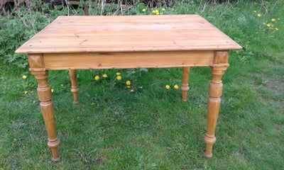 Blomsterbord, Spisebord, Fyrretræ, Ældre model, bredde: 92cm.  Længde: 114 
Et rigtig klassisk fyrre