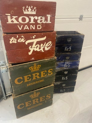 Ølkasse, Ølkasse, Ølkasse
Ølkasser
Øl kasse

8 stk Sælges helst samlet 

Faxe, Koral & Ceres samt 4 