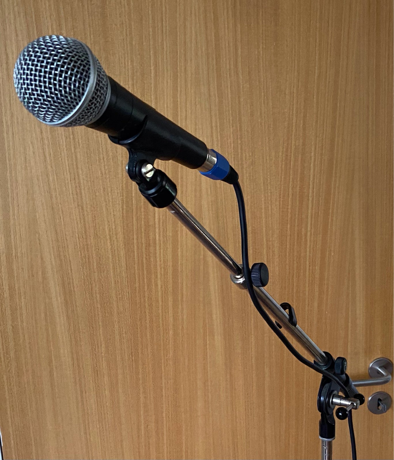 Mikrofon med stativ og ledning, Soundking og K&M
