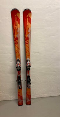 Carvingski, NORDICA, str. 163, NORDICA carvingski m/ bindinger sælges.
Højde 168 cm. 
Skiene har sup