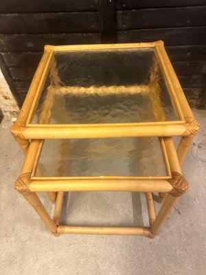 Indskudsbord, bambusflet, Sæt bambus indskudsborde med matteret glas som sidder fast på borderne. Få