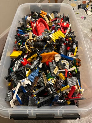 Lego blandet, Stor blandet kasse med ca 27kg 
Ingen manualer og der er lidt figurer der i 