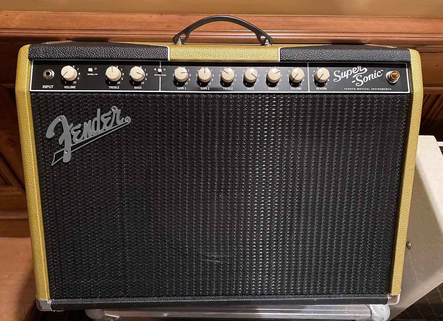 Guitarcombo, Fender Super Sonic 22 V-Custom Ltd.