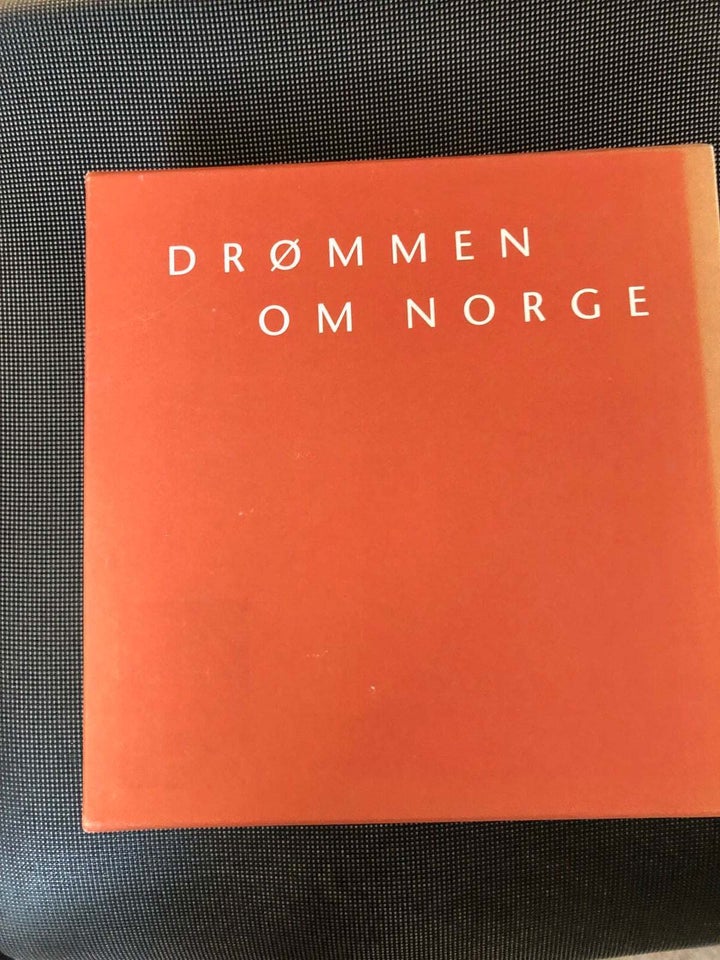 Drømmen om Norge, John Erichsen, emne: arkitektur